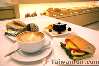 �e������