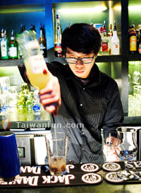 Bartender: Vernon Lin