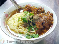 Miaodong Cingshuei Fried Bean Noodles with Ribs 