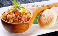 the Plum and Spicy Chicken with Taiwanese Bagel (NT$520)