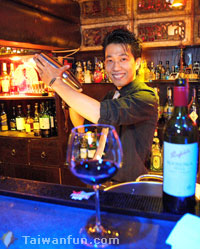 Bartender: David Lee