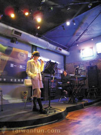 Live 98 Piano Pub