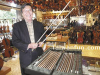 Violin maintenance expert Aliaksandr Stasevich visits Taichung