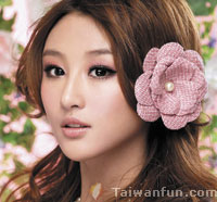 Exploring 2010 spring/summer makeup trends