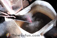 YHard knocks: The Traditional Smithing Business in Taichung