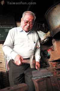 YHard knocks: The Traditional Smithing Business in Taichung