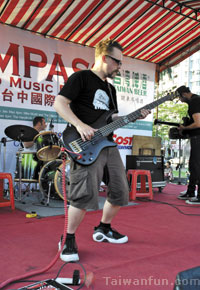 2012 Compass Festival gives one of 