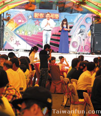 The fading, charming legacy of Taiwan's wedding-banquet culture