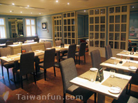 Justin Bistro & Wine Bar/Simply French