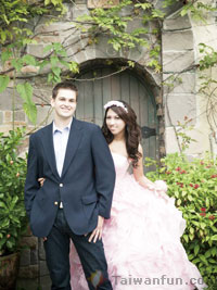 Travis Kidder (USA) and Anita Kidder (Taiwan)