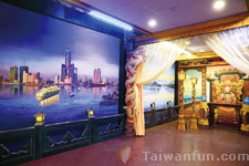 Theatrical scenery master brightens a dream-like life