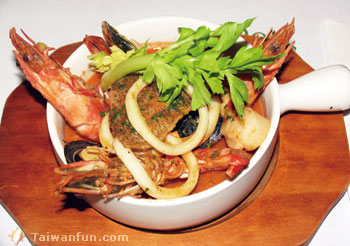 Stewed Seafood in Bloody Mary Sauce