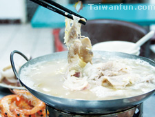 Rong Fei Authentic Mongolian Spicy Hotpot and Northeastern Sour Cabbage Pork Hot Pot