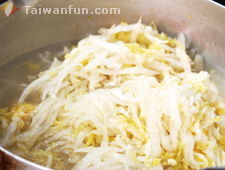 Song Hua Jiang Northeastern Style Sour Cabbage Hot Pot