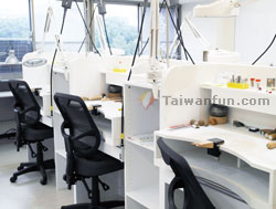 Jo Angus Jewelry School