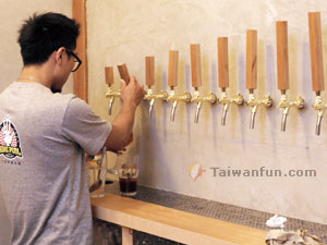 �E����s���E